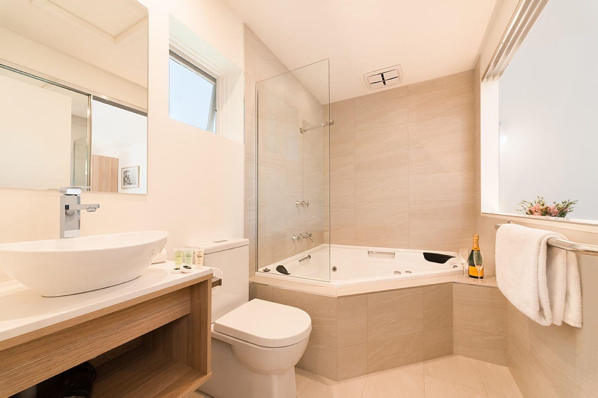 Boathouse Resort Studios And Suites Блерґаурі Екстер'єр фото