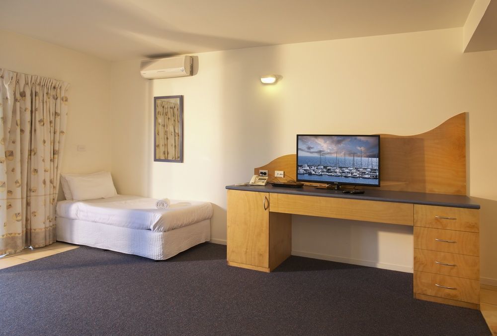Boathouse Resort Studios And Suites Блерґаурі Екстер'єр фото