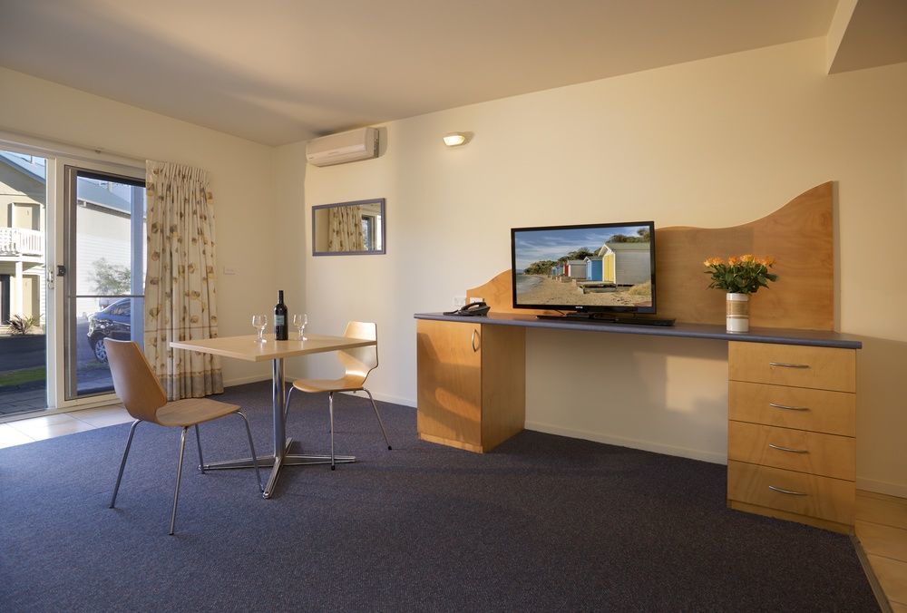 Boathouse Resort Studios And Suites Блерґаурі Екстер'єр фото