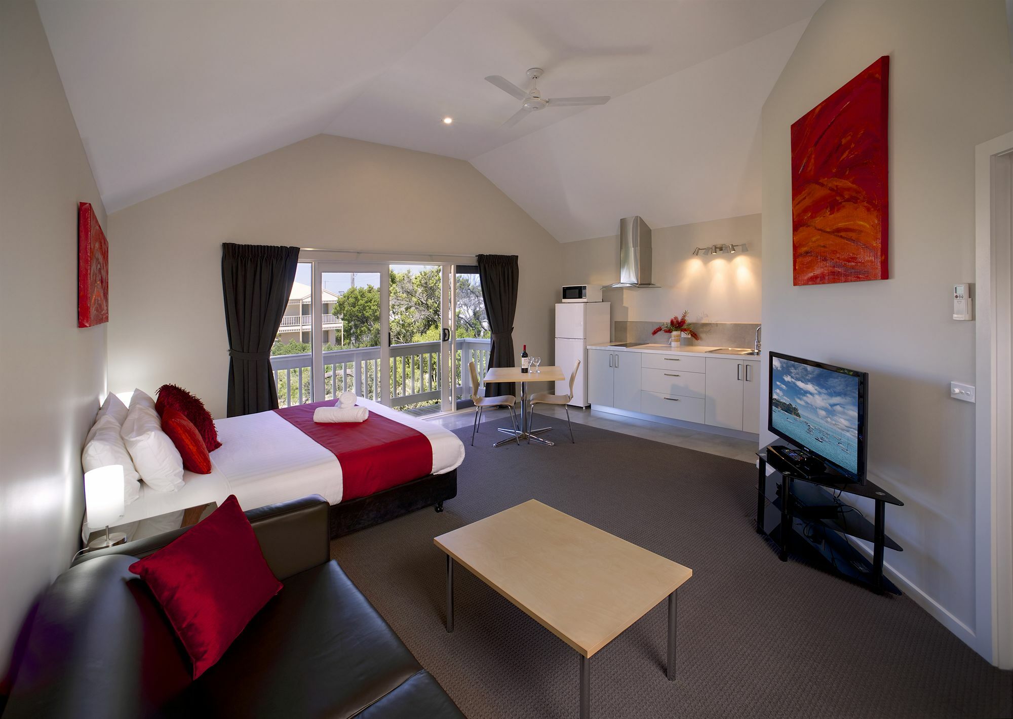 Boathouse Resort Studios And Suites Блерґаурі Екстер'єр фото
